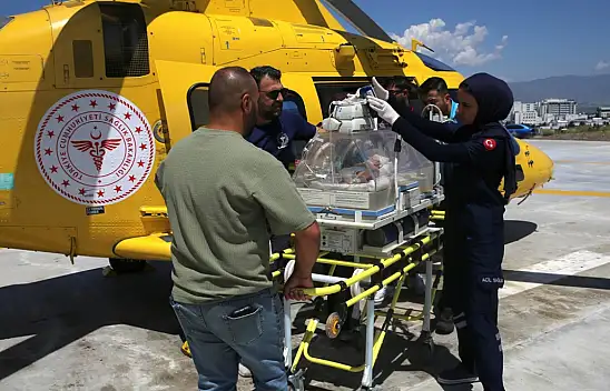 Pusetten düşerek beyin kanaması geçiren 13 günlük bebek ambulans helikopterle Erzurum'a sevk edildi