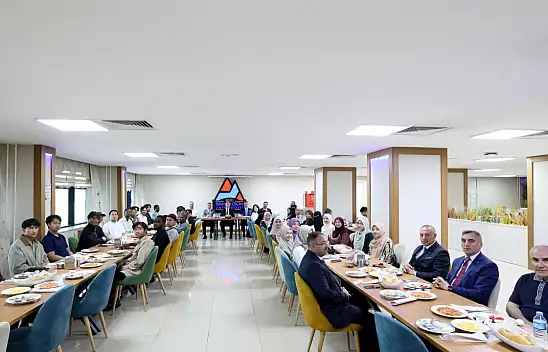 Rektör Gülçin uluslararası öğrencilerle buluştu