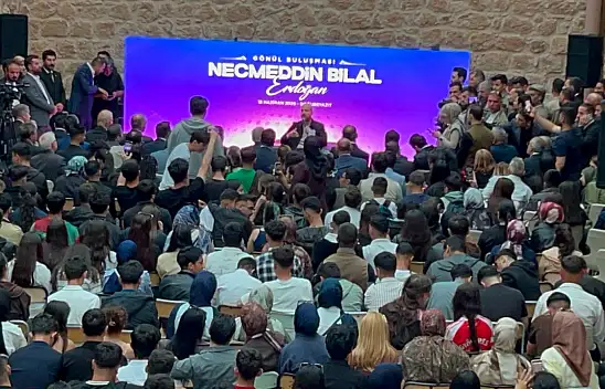 Bilal Erdoğan Tarihi sarayda gençlere seslendi: 'Kimliğimize sahip çıkalım'