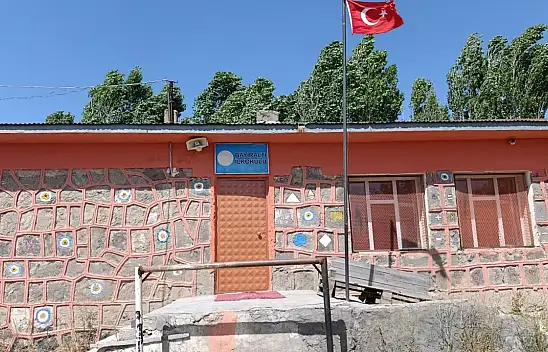 Taşlıçay'da Bayıraltı İlkokulu yeni eğitim yılına hazırlandı