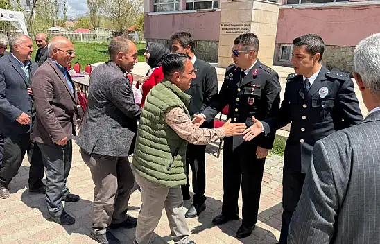 Taşlıçay'da bayram coşkusu Hükümet Konağı'na taşındı