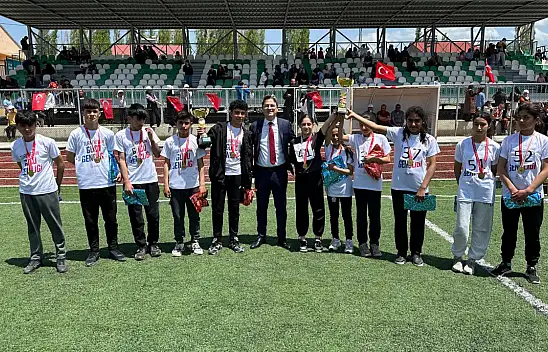 Taşlıçay'da genç sporcular madalya için yarıştı