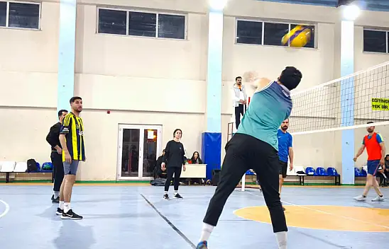 Taşlıçay'da Kurumlar Arası Voleybol Turnuvası başladı