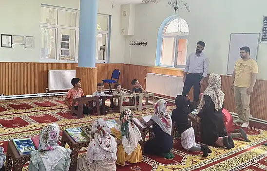 Taşlıçay Müftüsü Özmen Yaz Kur'an Kursu öğrencileriyle buluştu