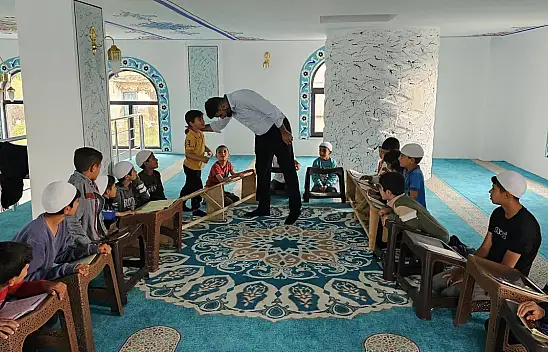 Taşlıçay Müftüsü Yusuf Özmen'den Yaz Kur'an Kurslarına ziyaret
