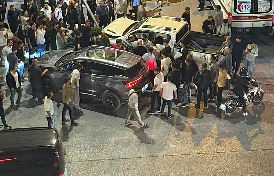 Tatvan'da iki araç çarpıştı: 5 kişi yaralandı