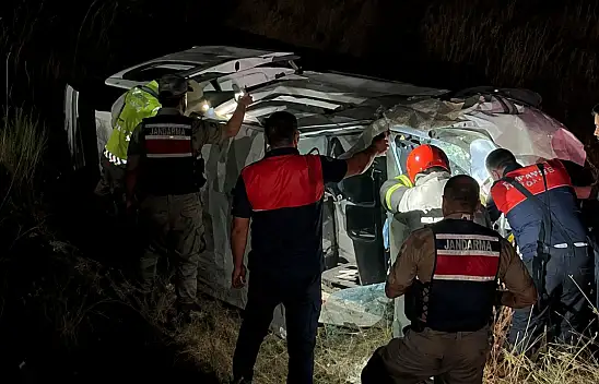 Tatvan'da U dönüşü sırasında iki araç çarpıştı: 4 kişi yaralandı