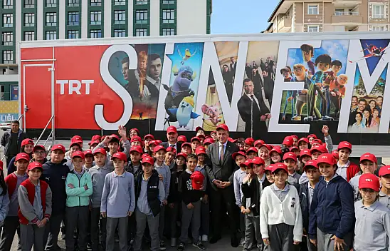TRT Sinema Tırı Ağrı'da çocuklarla buluştu
