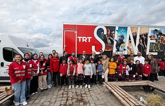 TRT Sinema Tırı İshak Paşa Sarayı'nda çocuklarla buluştu