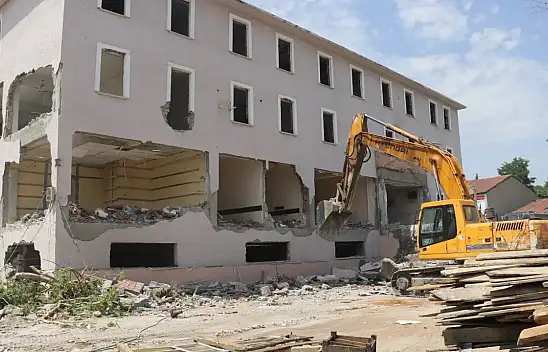 Tutak Hükümet Konağı yıkılıyor