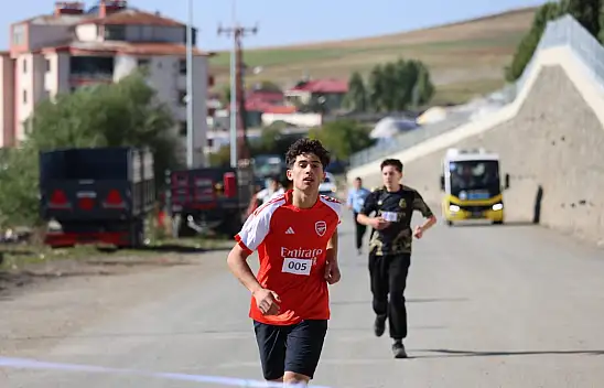 Tutak'ta Cumhuriyet coşkusu koşuyla yaşandı