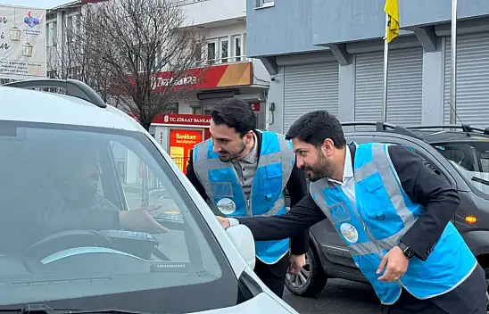 Tutak'ta 'İftara 5 Kala' AK Parti teşkilatı sahadaydı