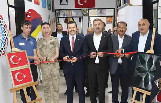 Tutak'ta kadınların el emeği ürünleri yoğun ilgi gördü