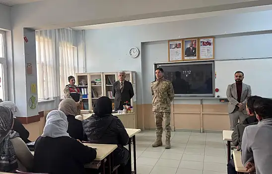 Tutak'ta kadınların güvenliği için KADES uygulaması velilere anlatıldı