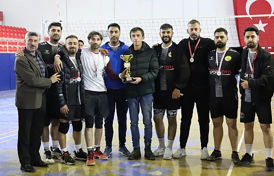 Tutak'ta kurumlar arası voleybol turnuvası sona erdi