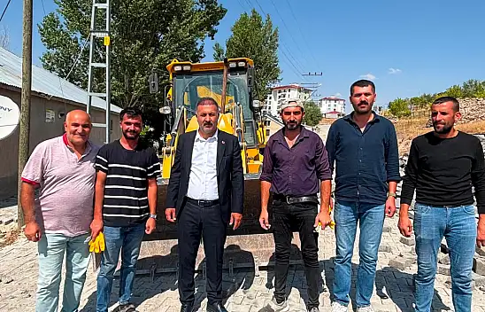 Tutak'ta TOKİ yolu ve Mal Meydanı'nda çalışmalar sürüyor