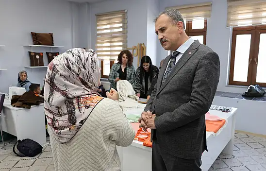 Vali Bozkurt  eşi Betül Bozkurt ile birlikte Aile Destek Merkezlerini ziyaret etti
