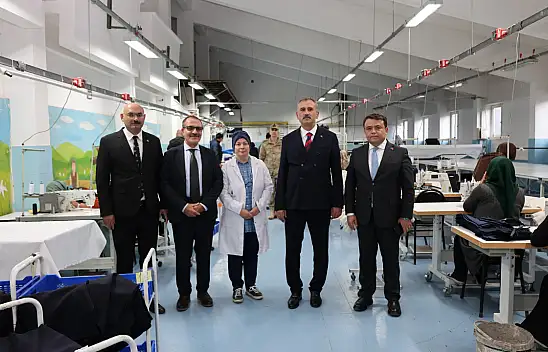 Vali Bozkurt Eleşkirt'te tekstil üretimini inceledi