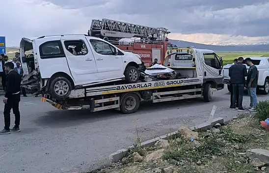 Ağrı Doğubayazıt'tan Van'a giden araç faciayı yaşadı! 4 ölü var