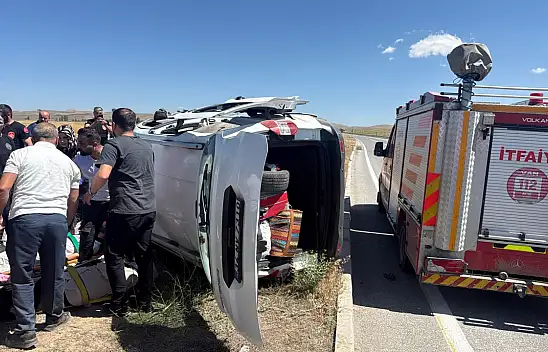 Van'da iki aracın çarpıştığı kazada 8 kişi yaralandı