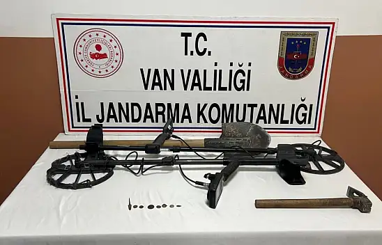 Van'da jandarma operasyonunda tarihi eser kaçakçıları yakalandı, çok sayıda materyal ele geçirildi