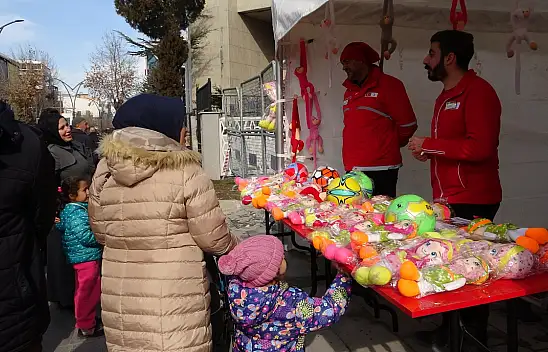 Van'da kan bağışına oyuncak hediyesi