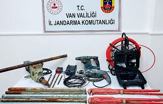 Van'da tarihi kalede kaçak kazıya suçüstü: 2 şüpheli yakalandı
