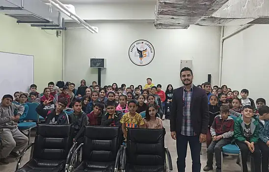 Yapay zeka söyleşileri Patnos'ta öğrencileri bilimle buluşturdu