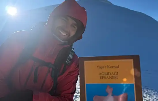 Yaşar Kemal'in 'Ağrı Dağı Efsanesi'ni okudu, kitabını alıp zirveye çıktı
