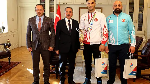 Ağrı İÇÜ'de Boks da büyük başarı