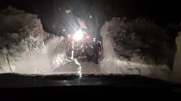 Ağrı'da kar nedeniyle kapanan yollar ulaşıma açıldı