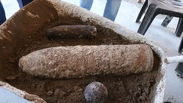 Asırlık top mermisi bulundu