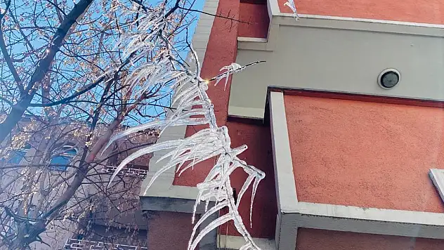 Ağrı Mart ayında dondu