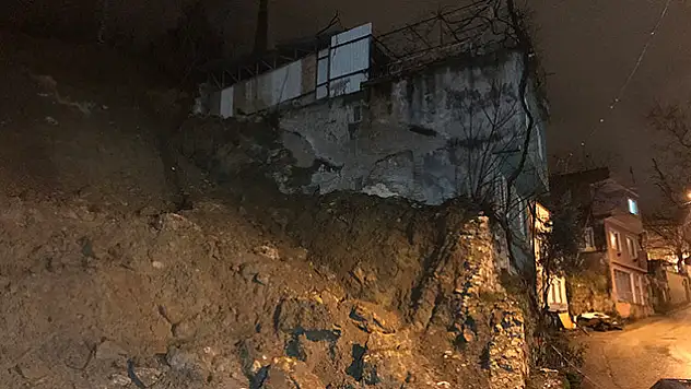 Bursa'da toprak kayması