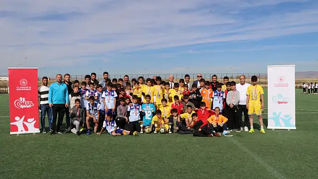 1071 Sultan Alparslan Spor Kompleksi'nde Futbol Yıldızlar İl Birinciliği Müsabakaları Sona Erdi