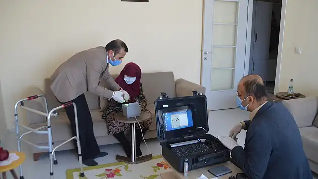 Ağrı'da hasta ve yaşlılara