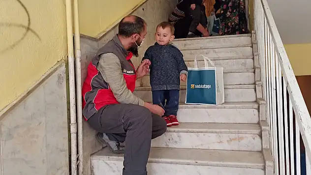 Sadakataşı Derneği Ağrı Temsilciliğinden ihtiyaç sahibi ailelere yardım eli