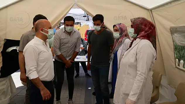 Ağrı Valisi Varol, aşı çadırını ziyaret etti!