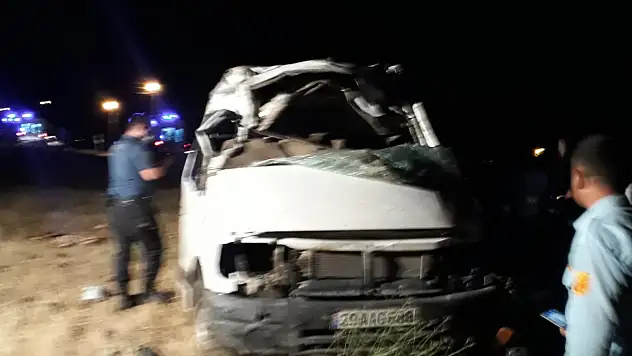 Ağrı'da trafik kazası: 3 ölü, 14 yaralı