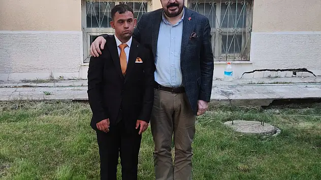 Ağrı Belediye Başkanı Sayan'dan down sendromlu vatandaşa bayram sürprizi
