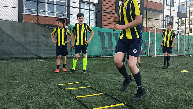 Ağrı Fenerbahçe Futbol Okulu Antrenmanlara Başladı