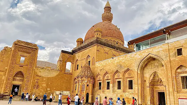 İshak Paşa Sarayı yıllara meydan okuyor