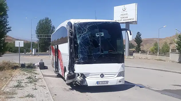 Ağrı'ya gelen otobüs kaza yaptı: 26 yaralı