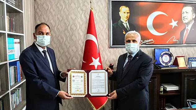 İl vaizi 55 yaşında hafız oldu