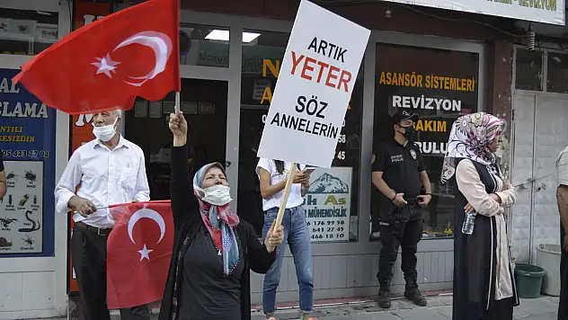 Diyarbakır Anneleri Ağrı'da HDP İl Binası önünde eylem yaptı