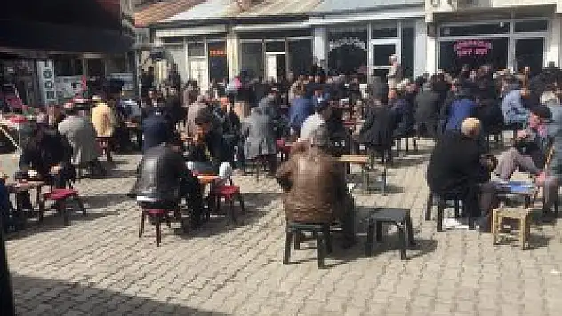 Patnos'ta vatandaşlar güneşin tadını çıkardı