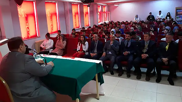 Milli Eğitim Müdürü Turan kariyer günleri etkinliğine katıldı