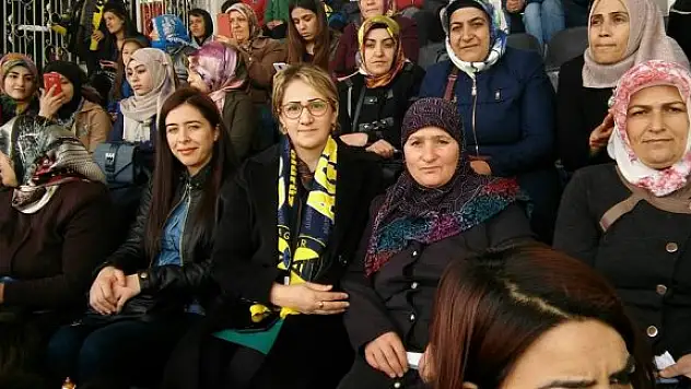 AK Partili Kadınlar Ağrıspor Maçını İzlediler