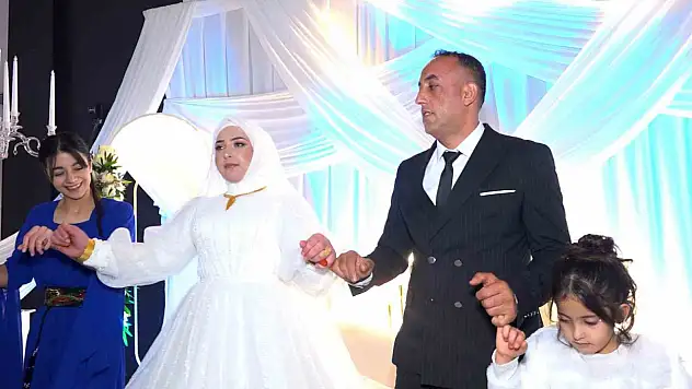 14 Yıl Sonra Düğün Hayalini Gerçekleştiren Çiftin Unutulmaz Kutlaması