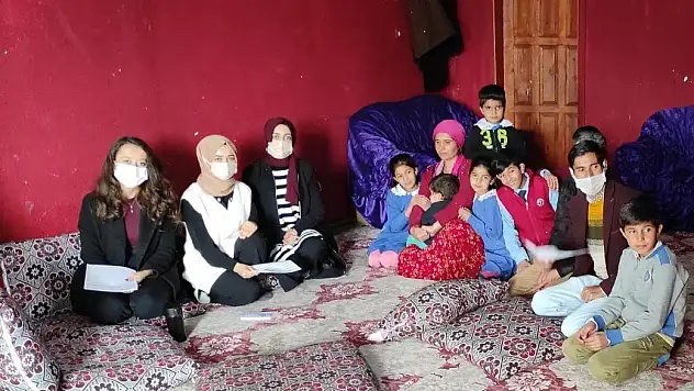 Ağrı'da öğretmenler öğrencilerine misafir oluyor